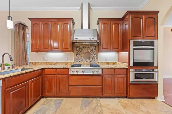 1011 Bucyrus Ln, Cantonment, FL 32533