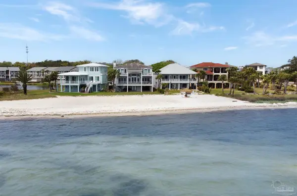 528 Eventide Dr, Gulf Breeze, FL 32561