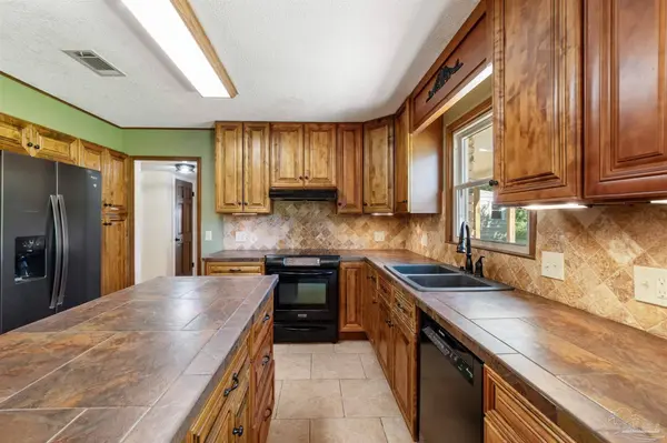 10219 Edendale Ln, Cantonment, FL 32533