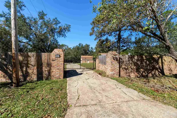 10219 Edendale Ln, Cantonment, FL 32533