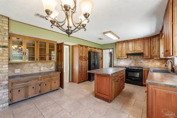 10219 Edendale Ln, Cantonment, FL 32533