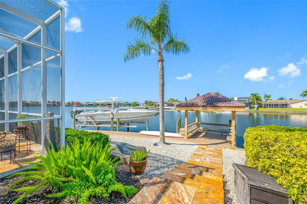 5812 MARINERS WATCH DR, Tampa, FL 33615