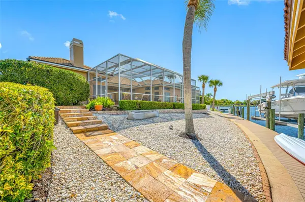 5812 MARINERS WATCH DR, Tampa, FL 33615