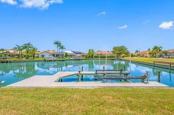9801 COMPASS POINT WAY, Tampa, FL 33615