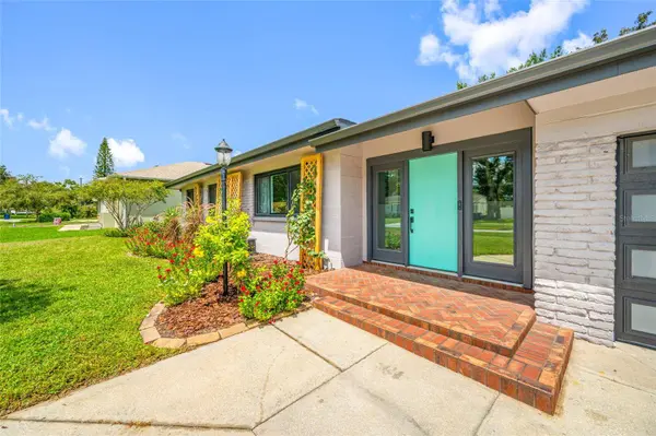 2121 W FARWELL DR, Tampa, FL 33603