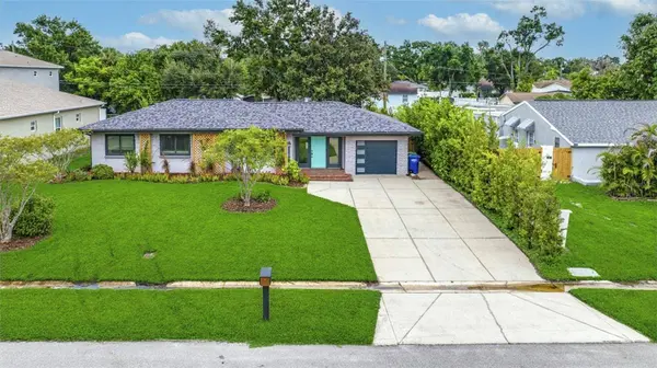 2121 W FARWELL DR