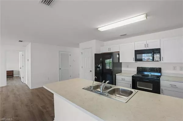 3622 NE 14th PL, Cape Coral, FL 33909