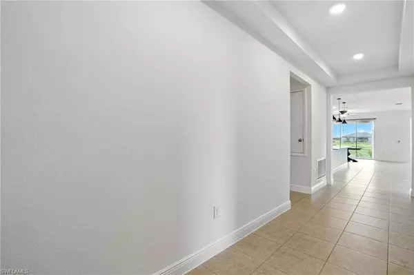 3731 NW 44th PL, Cape Coral, FL 33993