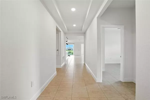 3731 NW 44th PL, Cape Coral, FL 33993