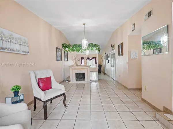 10211 NW 128th Ter, Hialeah Gardens, FL 33018