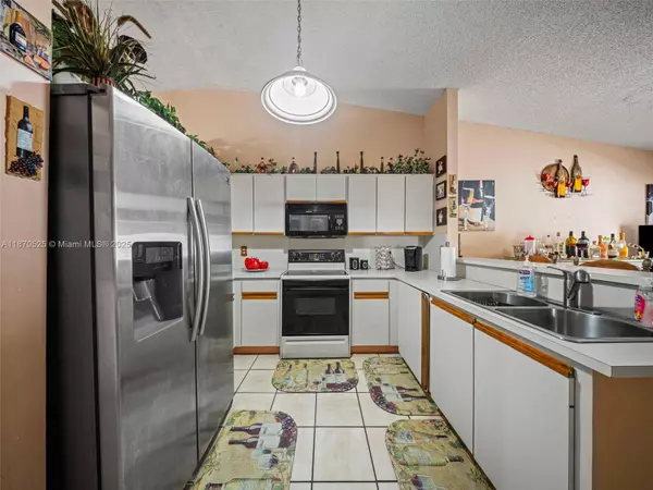 10211 NW 128th Ter, Hialeah Gardens, FL 33018