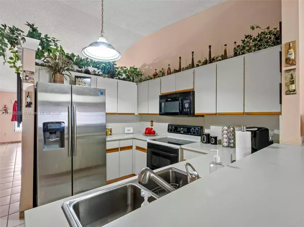 10211 NW 128th Ter, Hialeah Gardens, FL 33018