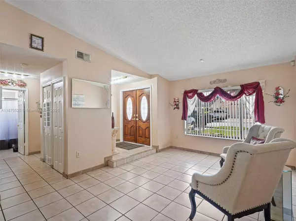 10211 NW 128th Ter, Hialeah Gardens, FL 33018