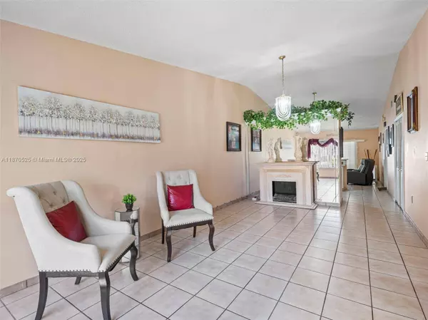 10211 NW 128th Ter, Hialeah Gardens, FL 33018