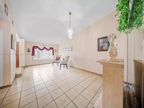 10211 NW 128th Ter, Hialeah Gardens, FL 33018