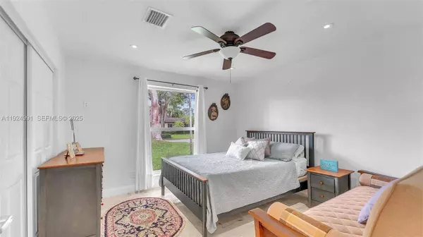 9220 SW 94th Pl, Miami, FL 33176