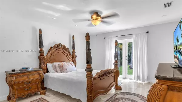 9220 SW 94th Pl, Miami, FL 33176