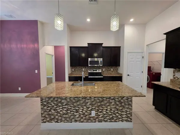 318 SE 5th PL, Cape Coral, FL 33990