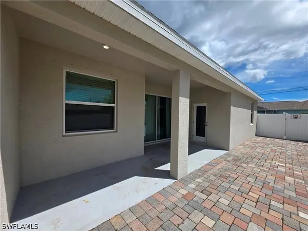318 SE 5th PL, Cape Coral, FL 33990