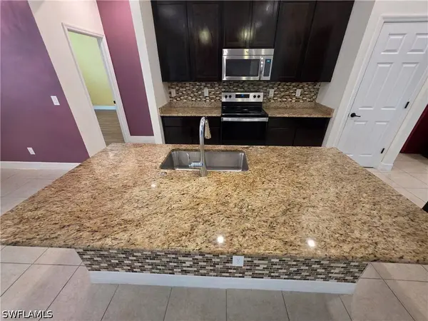 318 SE 5th PL, Cape Coral, FL 33990