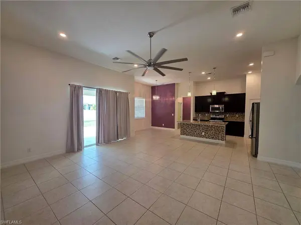 318 SE 5th PL, Cape Coral, FL 33990