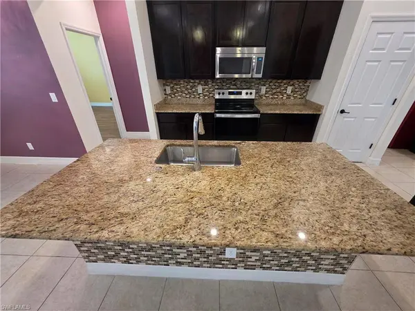318 SE 5th PL, Cape Coral, FL 33990