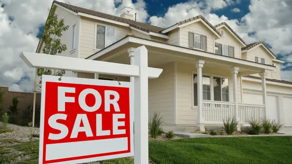 Should You Sell Your Home Before You Buy? Here’s What Actually Happens