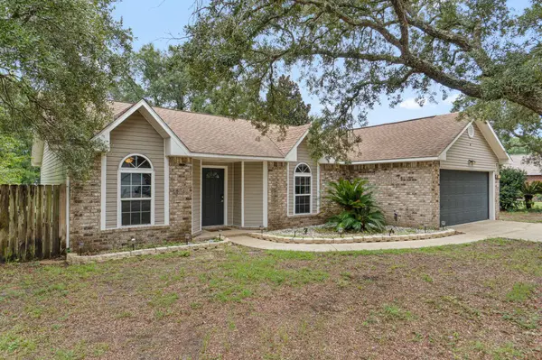 2738 Beacon CT, Navarre, FL 32566