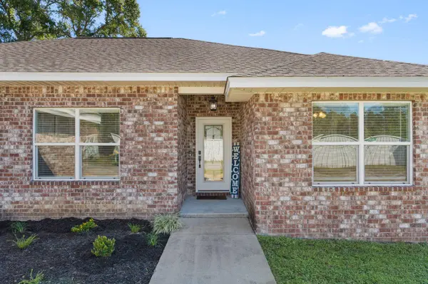 100 Castle RD, Mary Esther, FL 32569
