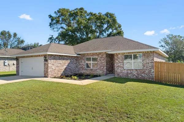 100 Castle RD, Mary Esther, FL 32569