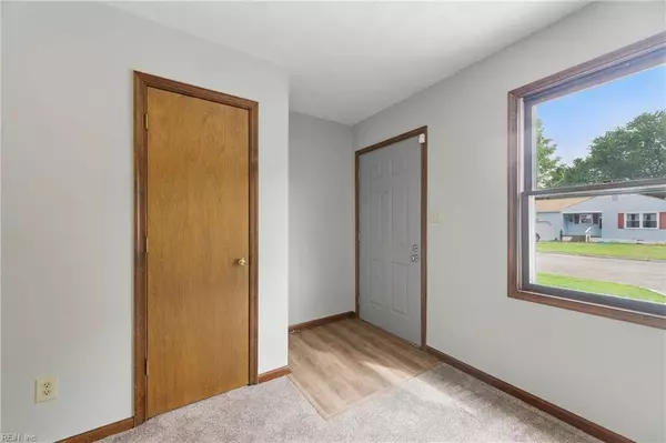 111 Lark CIR, Newport News, VA 23601