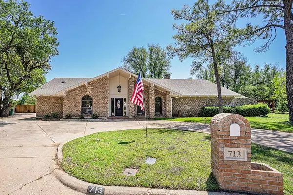 713 Havenwood Lane S, Fort Worth, TX 76112