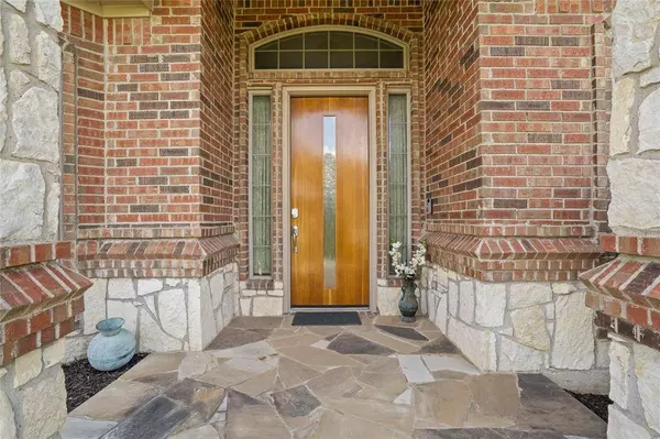 5450 Lucca Drive, Fort Worth, TX 76140