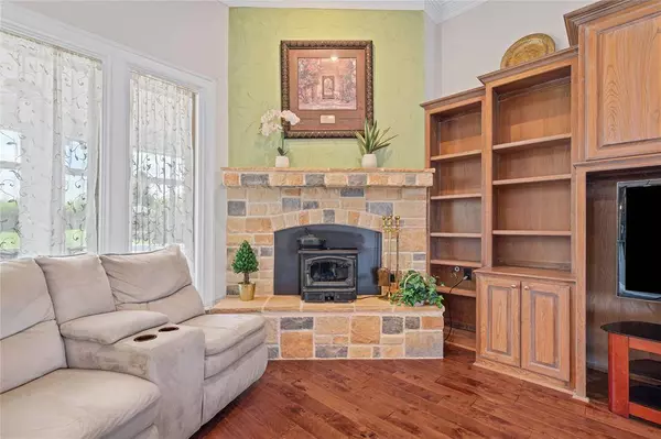 5450 Lucca Drive, Fort Worth, TX 76140