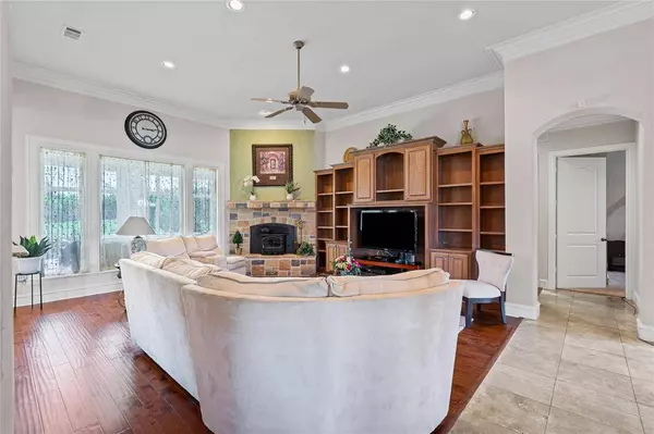 5450 Lucca Drive, Fort Worth, TX 76140