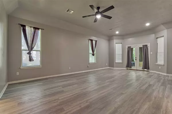 10506 Crestwater CIR, Magnolia, TX 77354