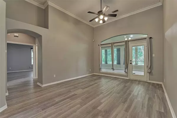 10506 Crestwater CIR, Magnolia, TX 77354