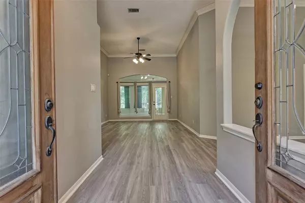 10506 Crestwater CIR, Magnolia, TX 77354