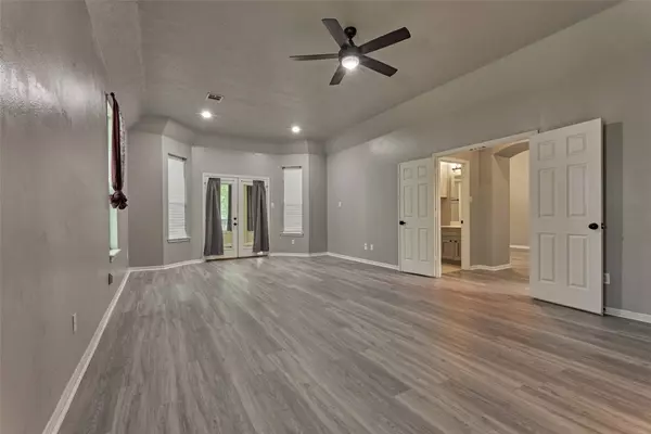 10506 Crestwater CIR, Magnolia, TX 77354