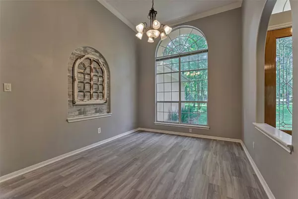 10506 Crestwater CIR, Magnolia, TX 77354