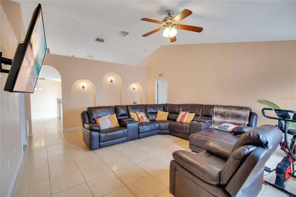 1873 VAN ALLEN CIR, Deltona, FL 32738