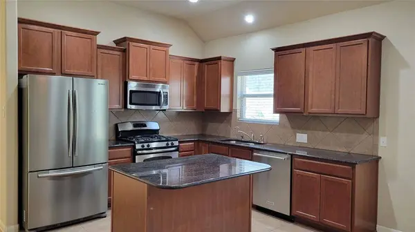 122 Black Swan PL, Magnolia, TX 77354