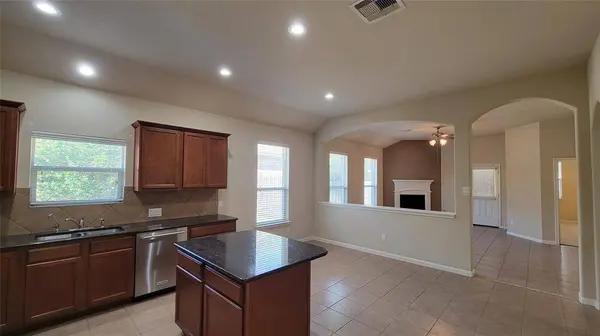 122 Black Swan PL, Magnolia, TX 77354