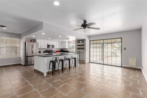 5905 Paseo Montana, Las Vegas, NV 89108