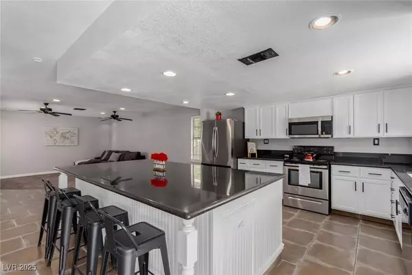 5905 Paseo Montana, Las Vegas, NV 89108