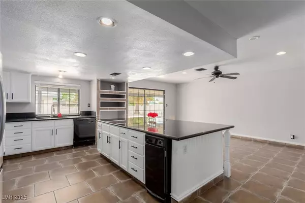 5905 Paseo Montana, Las Vegas, NV 89108