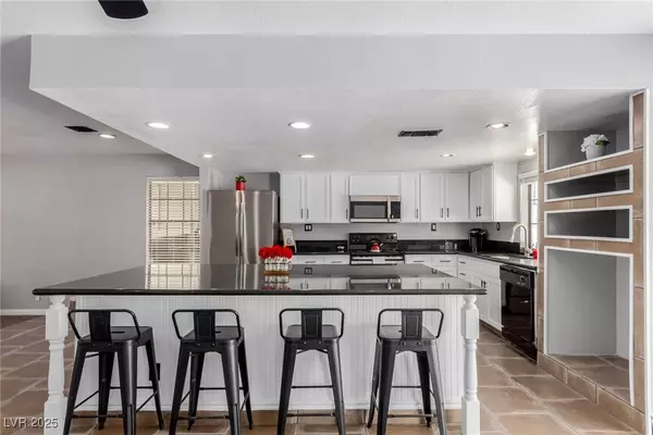 5905 Paseo Montana, Las Vegas, NV 89108