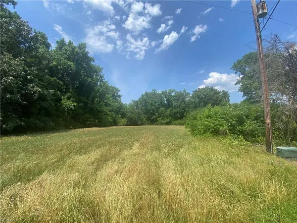 1916 Land Of Promise RD, Chesapeake, VA 23322