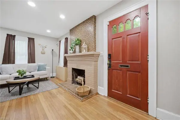 104 E Severn RD, Norfolk, VA 23505