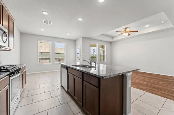 40219 S Hill Pass, Magnolia, TX 77354